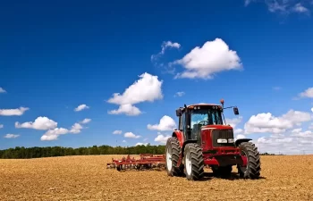 What battery used in tractor?