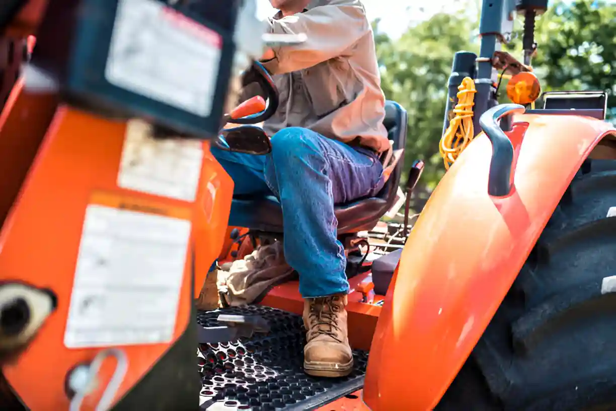 What-kind-of-battery-does-a-tractor-take