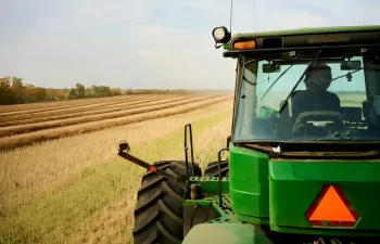 Can we charge a tractor battery with an inverter?
