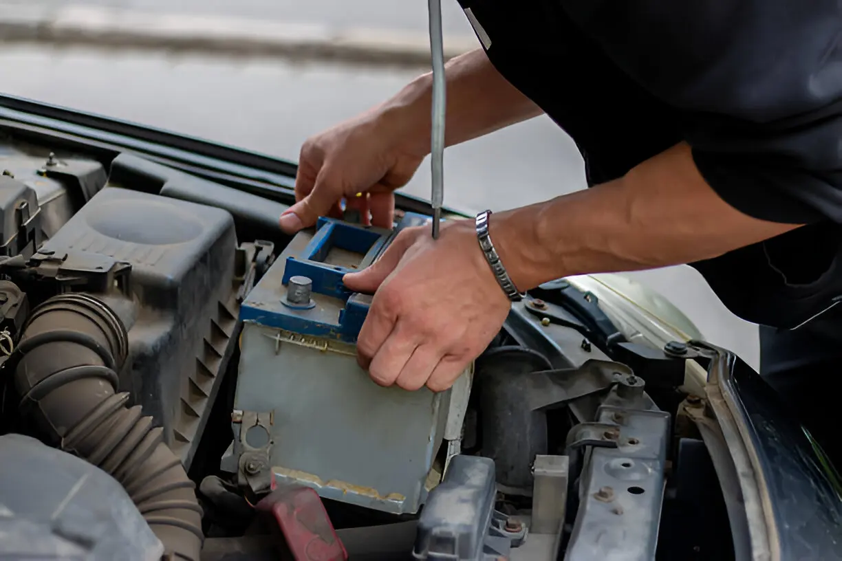 Common-Signs-of-a-Dead-Car-Battery